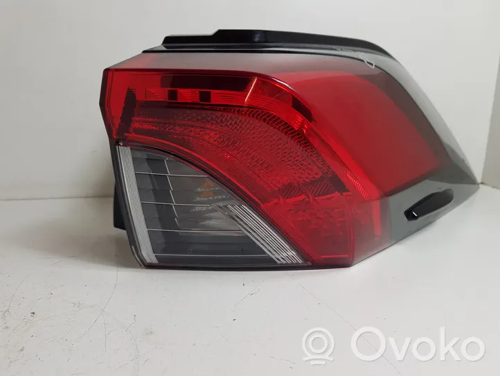 Toyota RAV 4 (XA50) Luz trasera/de freno 8155042230