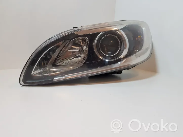 Volvo V60 Lampa przednia 31420110