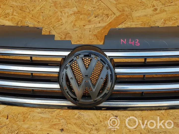Volkswagen PASSAT B7 Griglia superiore del radiatore paraurti anteriore 3AA853651