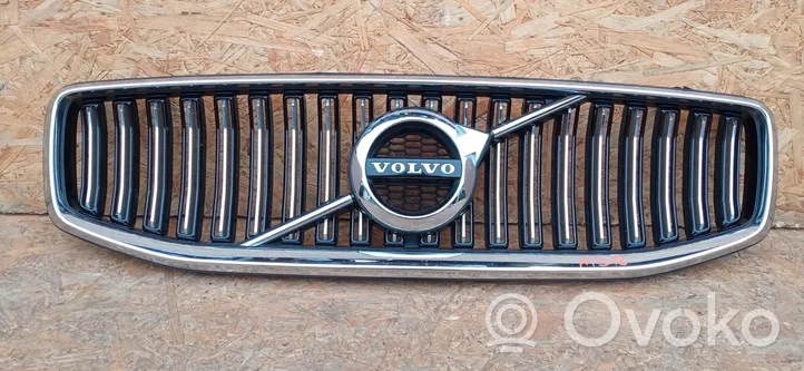 Volvo V60 Front bumper upper radiator grill 32132227