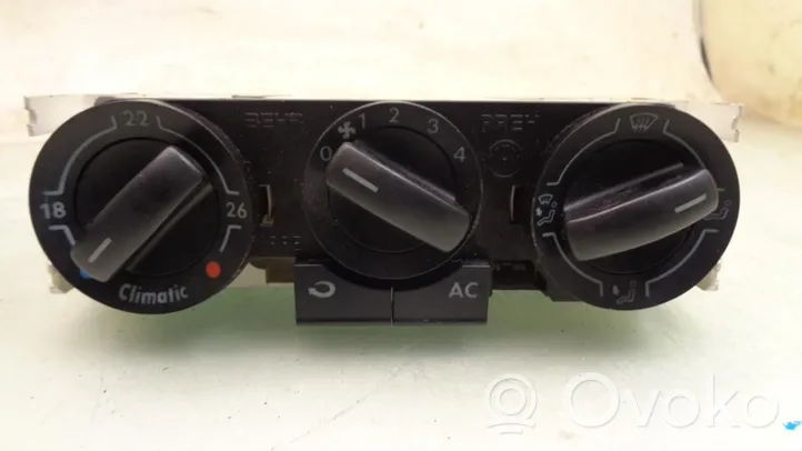 Volkswagen Golf VIII Panel klimatyzacji 