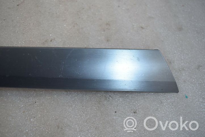 Mercedes-Benz C W204 Barra di rivestimento della portiera anteriore 2047200322