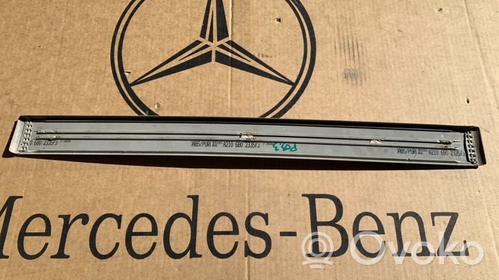 Mercedes-Benz E W210 Garniture, jupe latérale/bas de caisse avant A2106802335