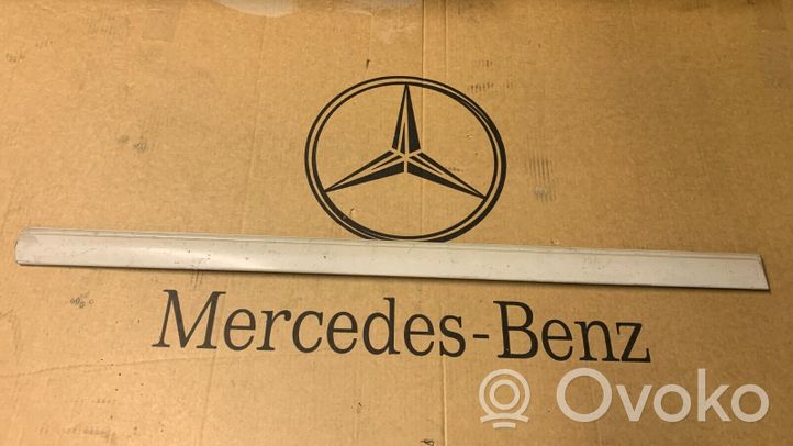 Mercedes-Benz C W202 Etuoven lista (muoto) A2026908262