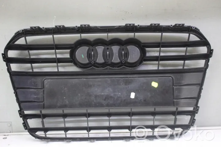 Audi A6 C7 Grotelės viršutinės GRILL