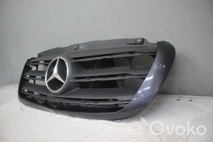 Mercedes-Benz Sprinter W907 W910 Etupuskurin ylempi jäähdytinsäleikkö GRILL