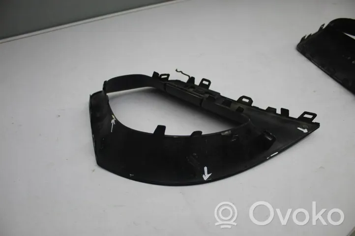 Renault Megane III Grille inférieure de pare-chocs avant Dbjtscjjecjhd