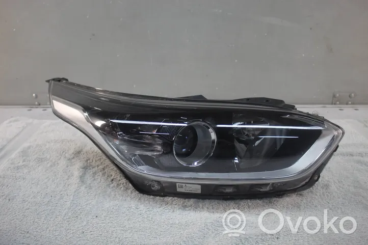 KIA Ceed Headlight/headlamp 92102J7050