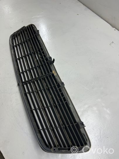 Mercedes-Benz C W203 Grille de calandre avant A2038800485