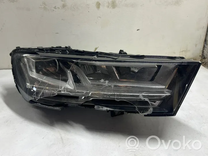 Audi Q7 4M Lampa przednia 4M0941034B