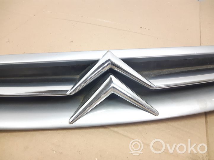 Citroen Xsara Picasso Grille calandre supérieure de pare-chocs avant 