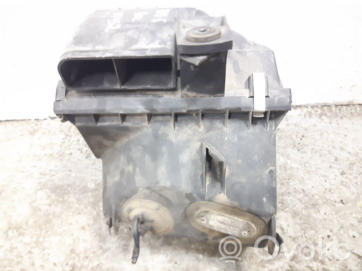 Volkswagen PASSAT B5 Air filter box 
