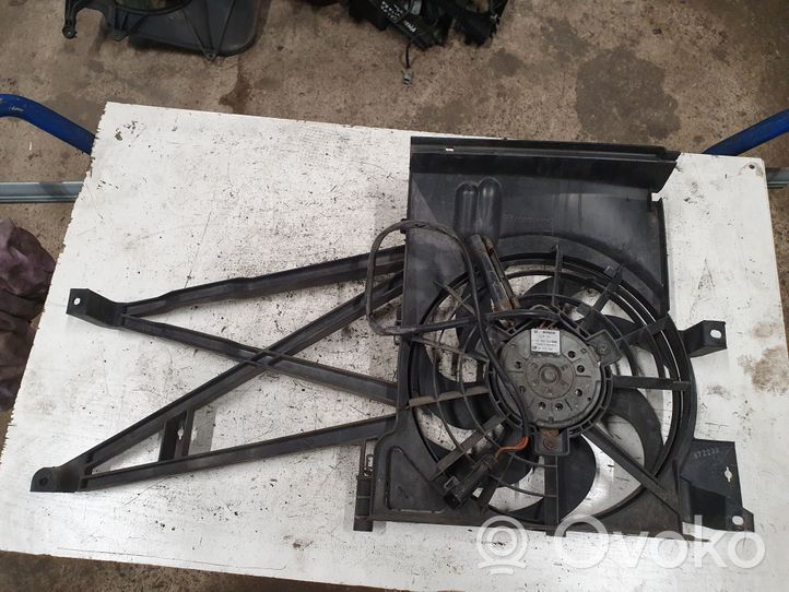 Opel Vectra B Elektryczny wentylator chłodnicy 0130303855