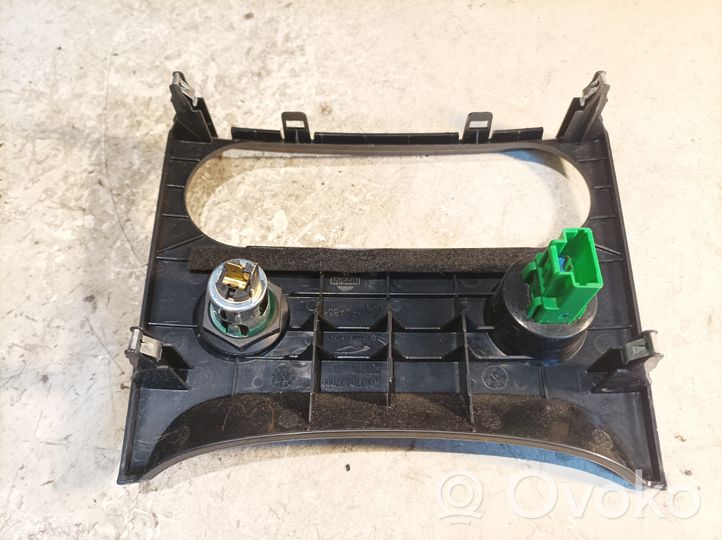 Nissan Qashqai Klimata kontrole / mazā radiatora vadības dekoratīvā apdare A00270A77000