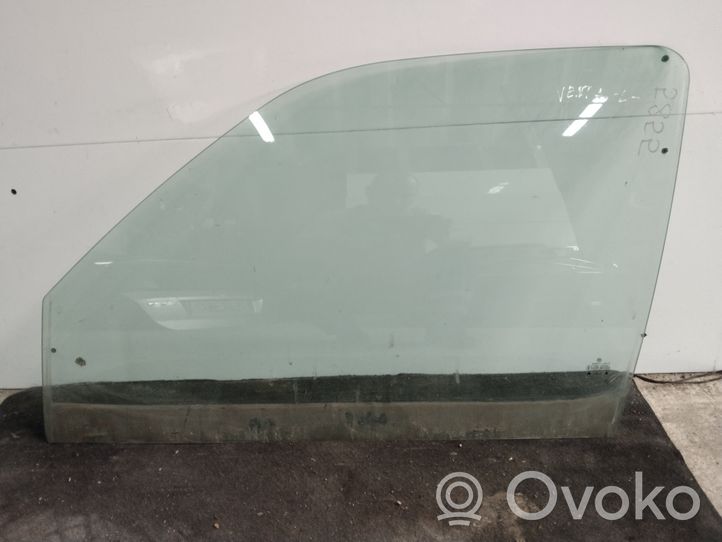 Volkswagen Vento Vitre de fenêtre porte avant (4 portes) 