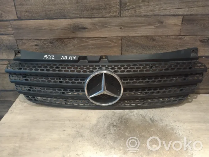 Mercedes-Benz Vito Viano W639 Grille calandre supérieure de pare-chocs avant A6398800185