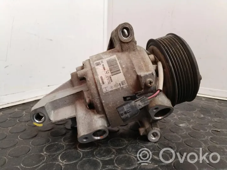 Renault Sandero I Air conditioning (A/C) compressor (pump) 926005689R