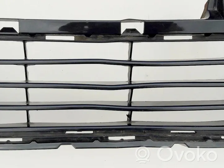 Toyota Auris E180 Grille calandre supérieure de pare-chocs avant 53112-02670