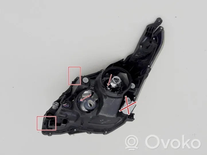 Toyota Avensis T270 Phare frontale 81130-05310