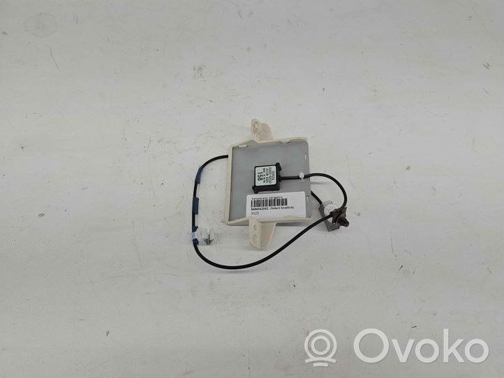 Toyota RAV 4 (XA40) Antena GPS 8686042042