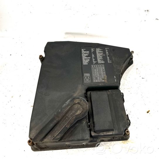 BMW 7 E38 Coperchio scatola dei fusibili 1747703