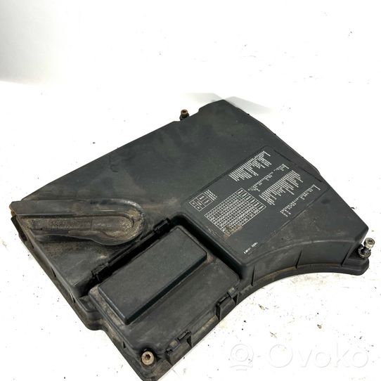 BMW 7 E38 Coperchio scatola dei fusibili 1747703