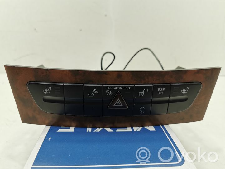 Mercedes-Benz CLS C219 Seat heating switch A2196800614Q2