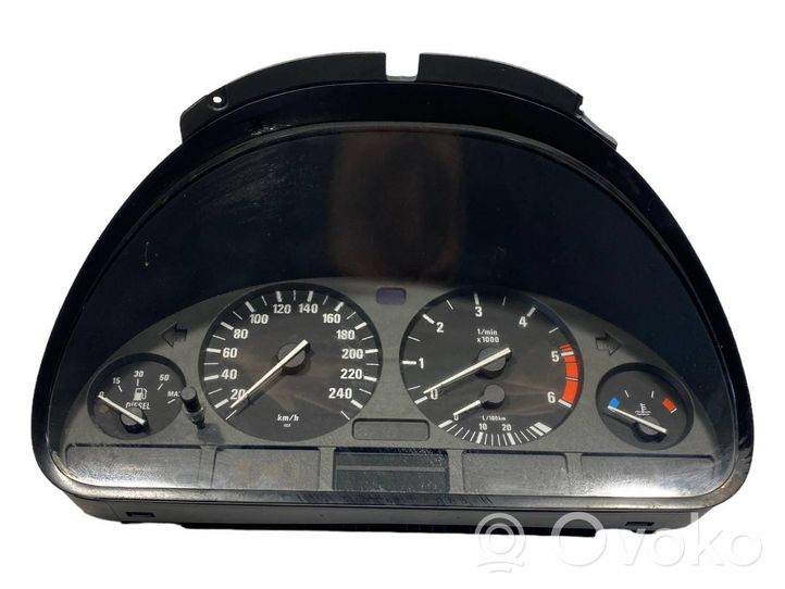 BMW 5 E39 Spidometrs (instrumentu panelī) 8375675