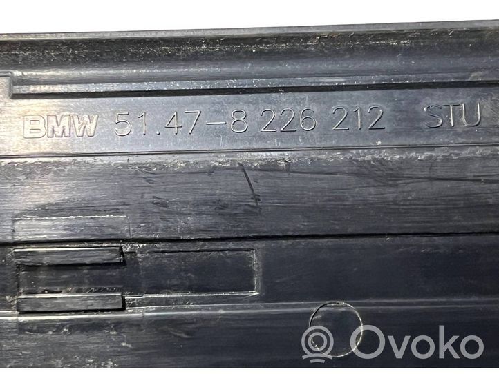 BMW 3 E36 Takaoven kynnyksen suojalista 8226212