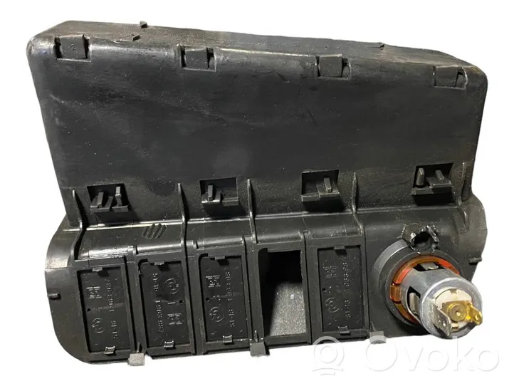 BMW 3 E36 Boîte / compartiment de rangement pour tableau de bord 1977231