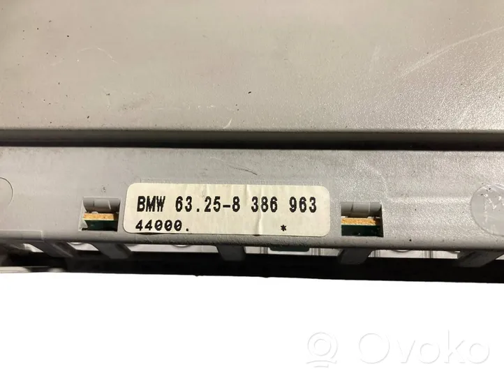BMW 3 E46 Kolmas/lisäjarruvalo 8386963