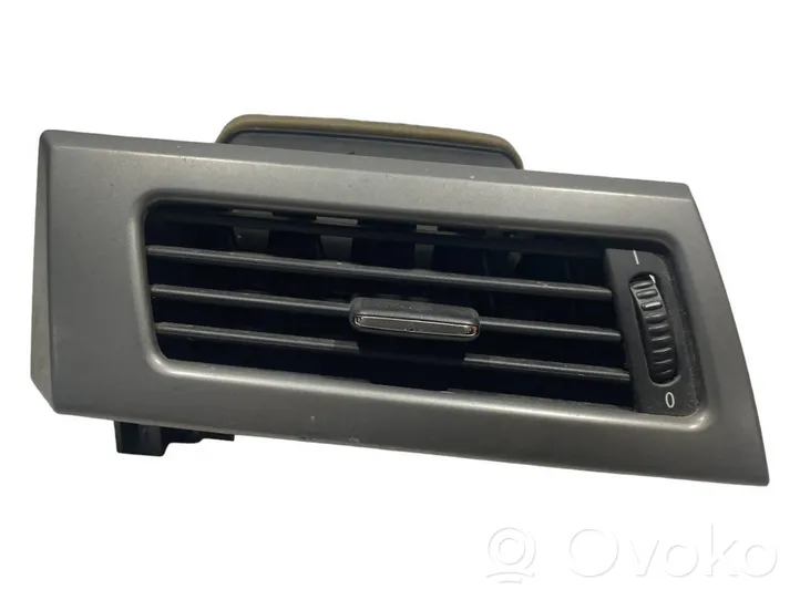 BMW 5 E60 E61 Moldura protectora de la rejilla de ventilación lateral del panel 6910731