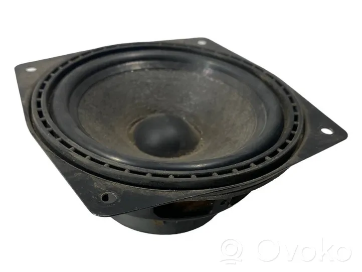 BMW 5 E39 Enceinte de plage arrière 8369069