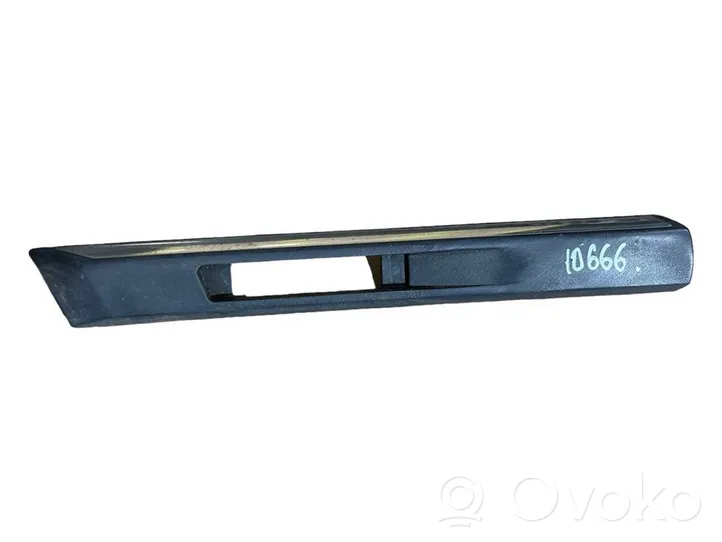 BMW 7 E38 Rivestimento parafango (modanatura) 8165219