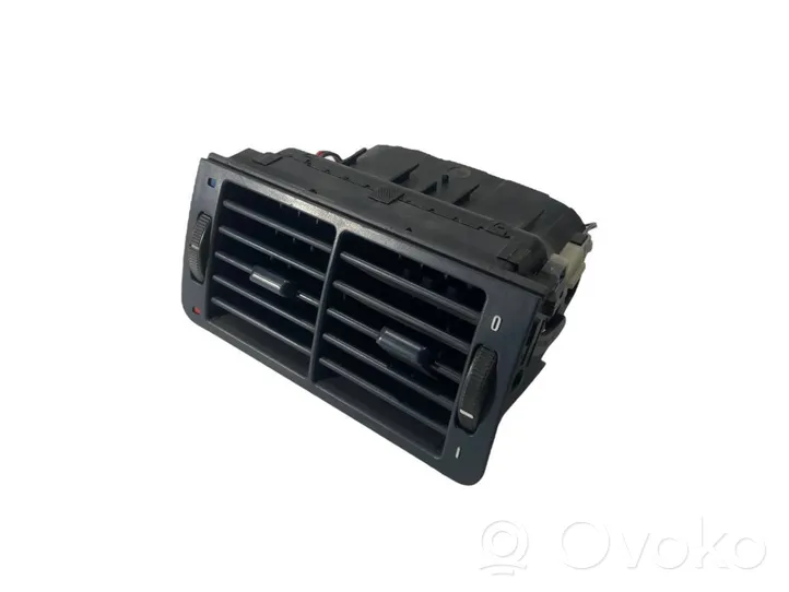 BMW 7 E38 Griglia di ventilazione posteriore 8390117