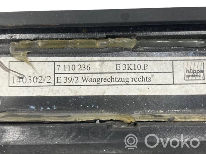 BMW 5 E39 Seitliches Sonnenschutzrollo hinten für Kombis 7110236