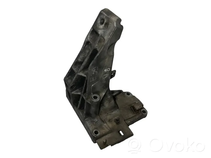 BMW 5 E39 Engine mounting bracket 1745741