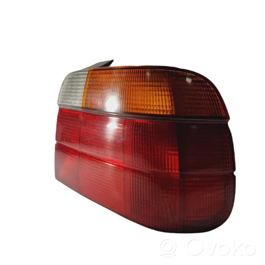 BMW 3 E36 Luci posteriori 8353810