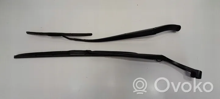 Hyundai Kona I Front wiper blade arm 