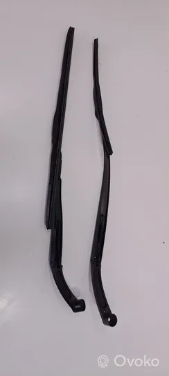 Hyundai Kona I Front wiper blade arm 