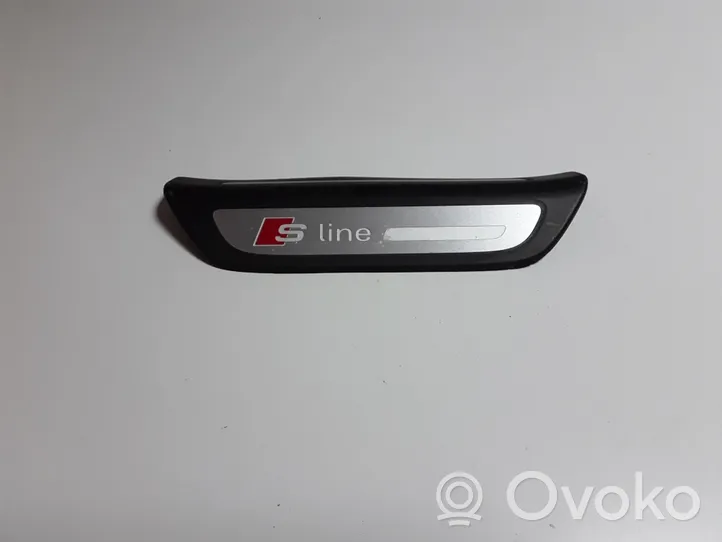 Audi Q3 8U Galinio slenksčio apdaila (vidinė) 8U0853376A