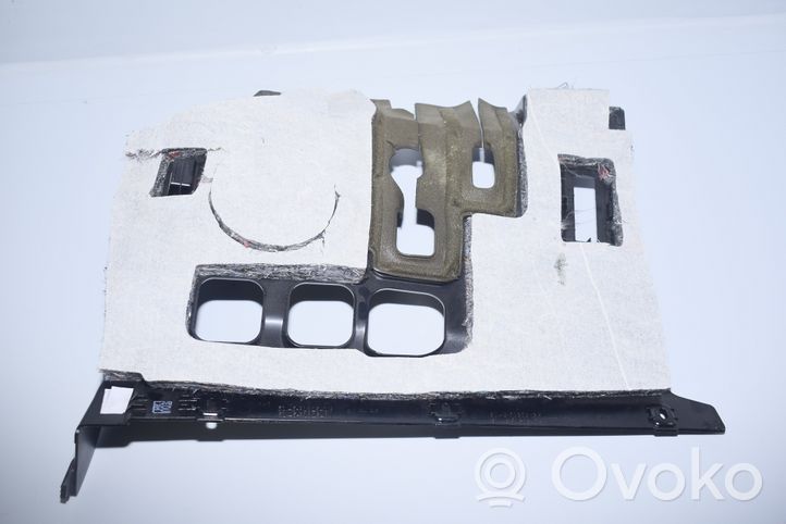 BMW 3 E92 E93 Panelės apdailos skydas (apatinis) 9132543