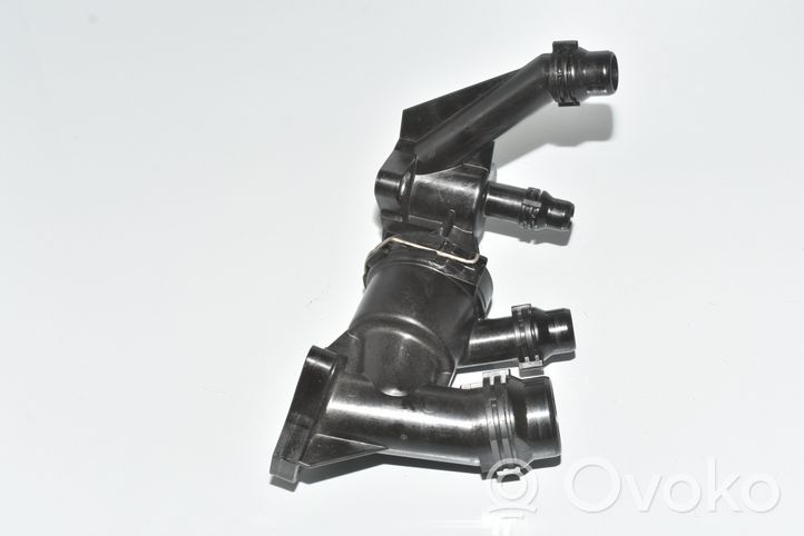 BMW 7 G11 G12 Boîtier de thermostat 8576289