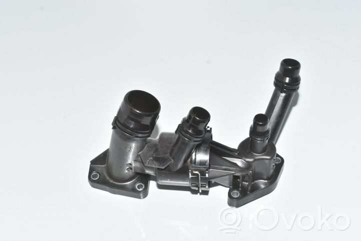 BMW 7 G11 G12 Boîtier de thermostat 8576289