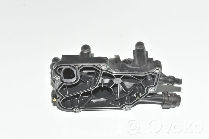 BMW 7 G11 G12 Boîtier de thermostat 8576288