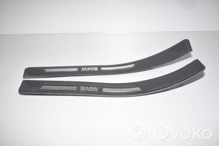BMW 7 E38 Copertura del rivestimento del sottoporta posteriore 8220227