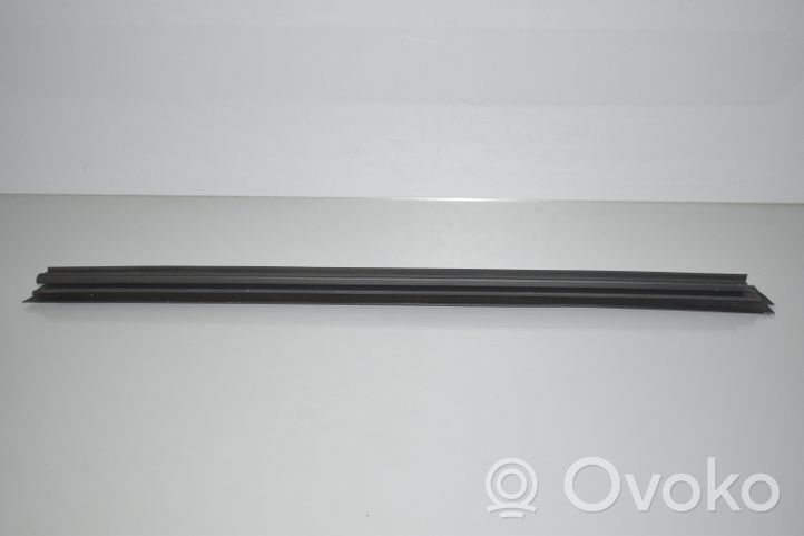 BMW 5 F10 F11 Etuoven kumitiiviste (kiinni ovessa) 7182278