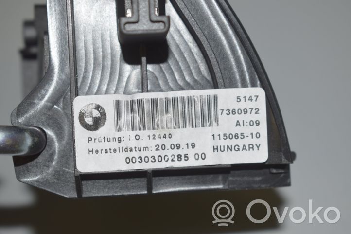 BMW 2 F46 Podpora mocowania półki bagażnika 7360972