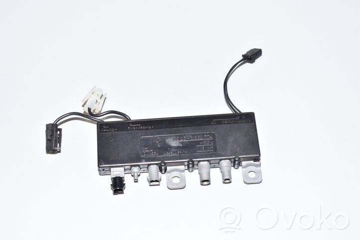 BMW 7 E38 Aerial antenna amplifier 
