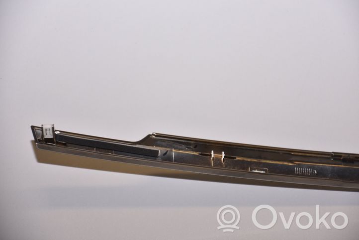 BMW 7 G11 G12 Windshield trim 